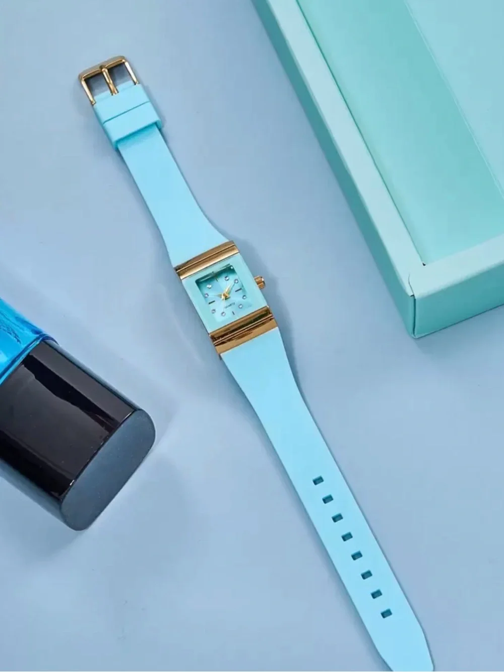 Elegant Aqua Watch with silicone band